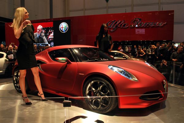 Новый спорткар -- Alfa Romeo 4C 