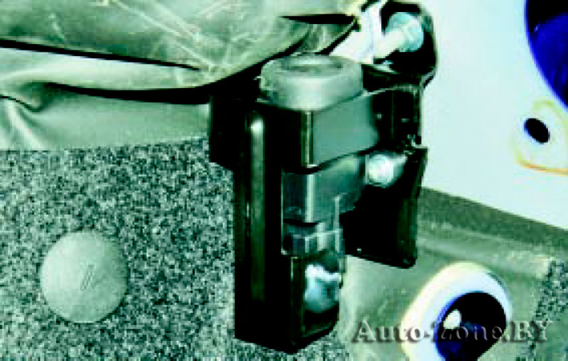 Отключение топливного. Инерционный выключатель ВАЗ 2110. Инерционный выключатель на Фиат Дукато. Кнопка аварийного отключения подачи топлива Фиат Альбеа. Аварийный инерционный выключатель Fiat Ducato.