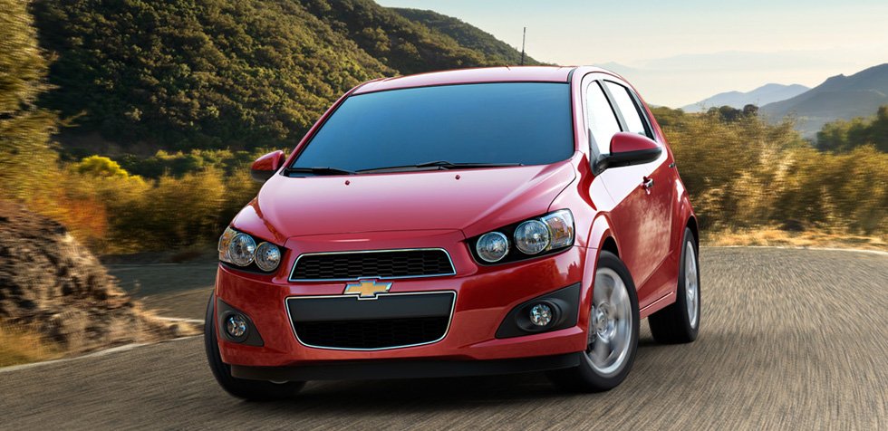 Chevrolet-Aveo-5-door-Exterior-Design-Victory-Red-picture-980x476-12CHAE70000H-mrm