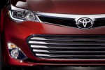 Новая 2013 Toyota Avalon Sedan вид спереди, решетка радиатора, передний бампер, правая передняя блок-фара